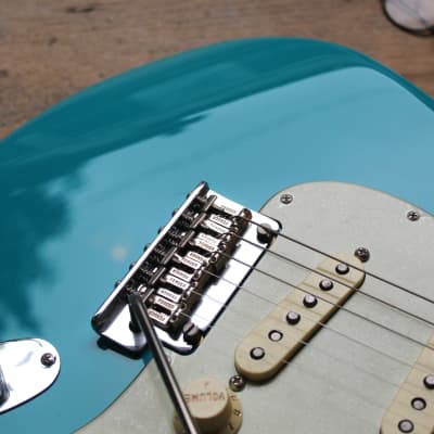 FENDER "American Professional II Stratocaster, Miami Blue, Maple" HARDCASE, 3, 5 KG imagen 8