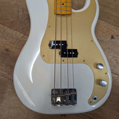 Fender Classic Series '50s Precision Bass Lacquer | Reverb Canada