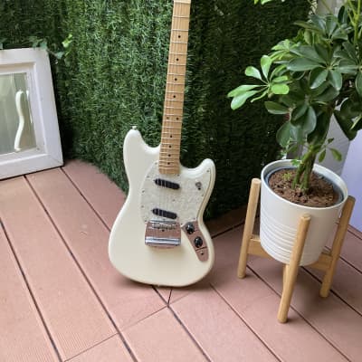 Fender Mustang  white image 1