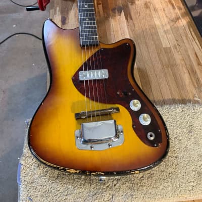 Airline bobkat 60年代オリジナル　ビザールギター 1960s Harmony-made Airline 