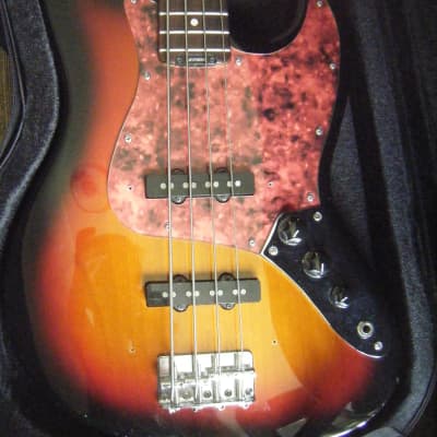 Blade Tetra B-1 Bass 2006 3 Tone Sunburst -Foam Case-Post possible-Offers considered image 2