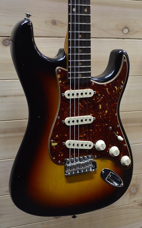 Fender Custom Shop Postmodern Stratocaster Journeyman - 3-Color Sunburst -  Eddie's Guitars