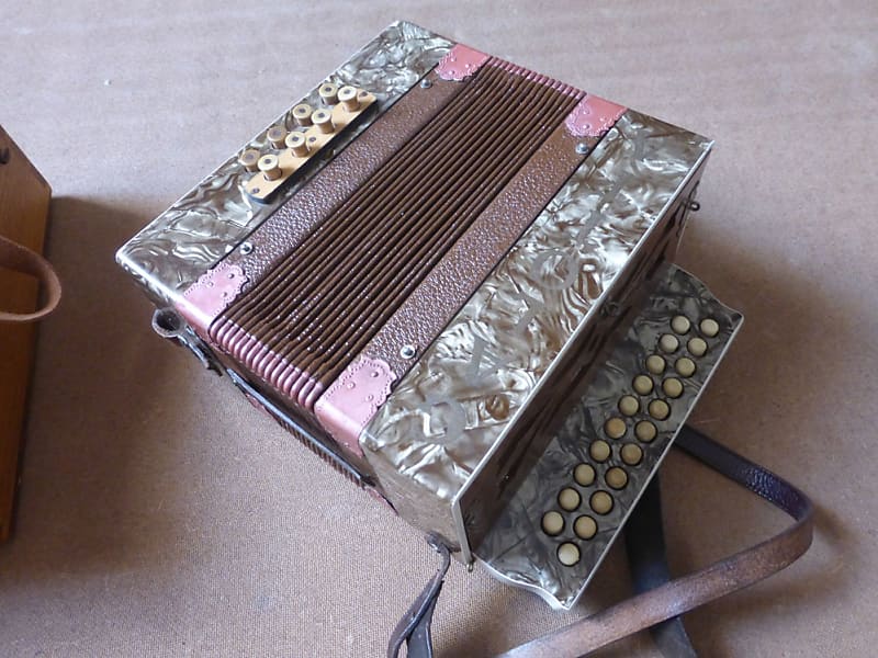 vintage 8 bass diatonic accordion 40s 50s image 1