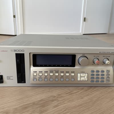 Akai S3000 MIDI Stereo Digital Sampler 1992 - White
