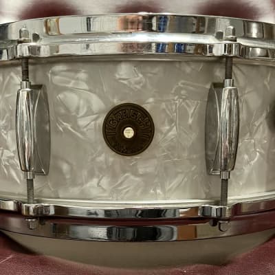 Gretsch 4103 Renown  14x5.5” 8-Lug Snare Drum with Round Badge 1964 - White Pearl image 2