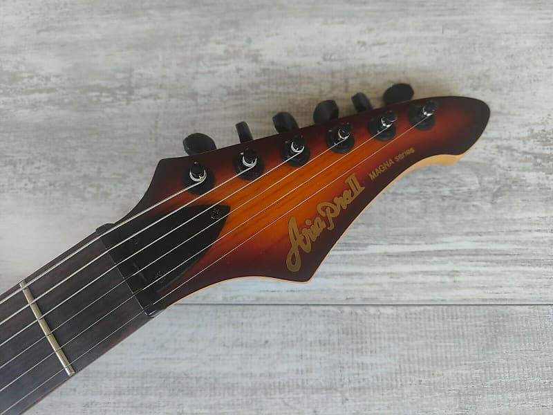 Aria Pro II Magna Series MA38/VS Superstrat (Violin Sunburst