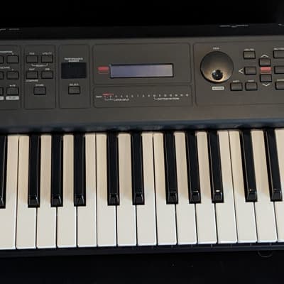 Yamaha MX61 61 Key Music Production Synthesizer, Black, 1000 Voices, Lightweight