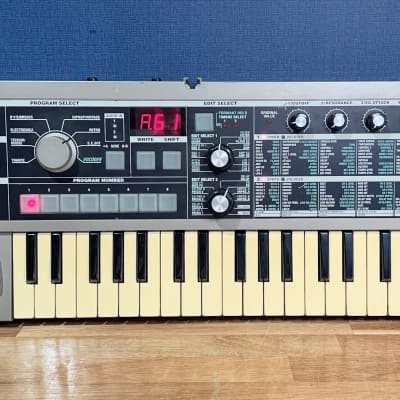 Korg MicroKORG 37-Key Synthesizer/Vocoder - Silver
