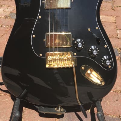 Fender Limited Mahogany Blacktop Stratocaster - Black w/ Gold Hardware