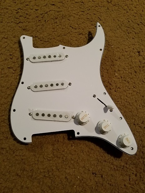 Fender st-sss Pickguard and alnico pickups 2018 white image 1