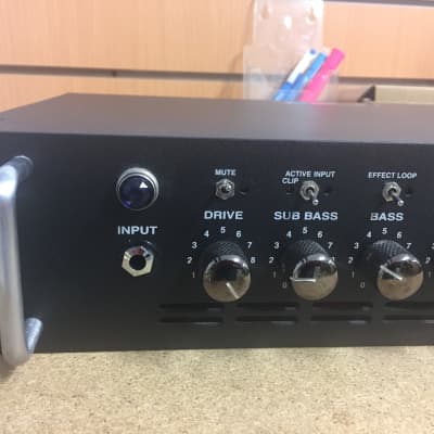 CARVIN B2000 ベースアンプ 700W CARVIN B2000 Bass Amplifier Installation Guide
