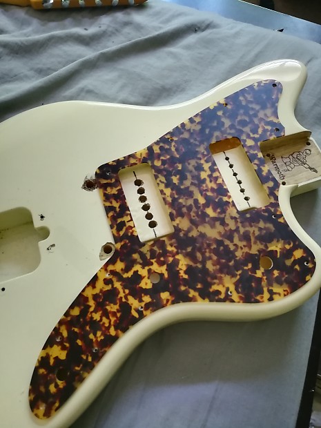 Warmoth jazzmaster pickguard best sale