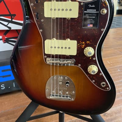Fender American Professional II Jazzmaster with Rosewood FB 3-Color Sunburst #US22109145 8lbs, 1.7oz image 3