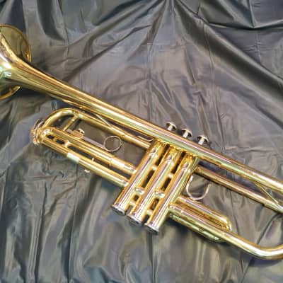 Gold Yamaha Japan Trumpet YTR2335 | Reverb