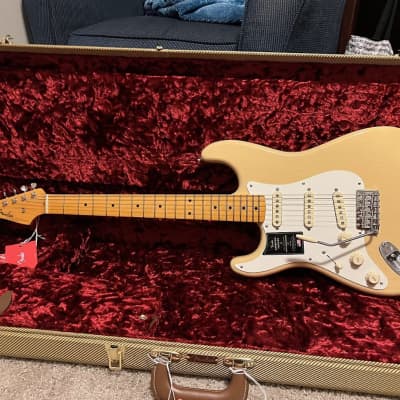 Lefty Fender American Vintage II '57 Strat Vintage Blonde image 1