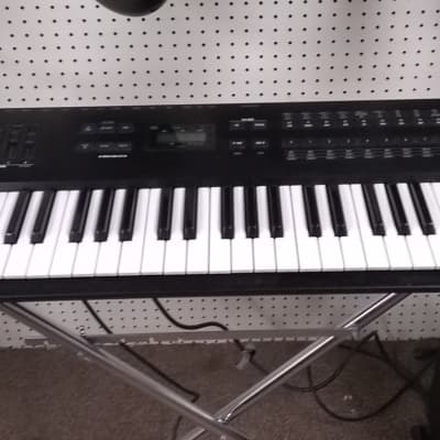 Alesis QS7 76 Key 64 Voice Expandable Synthesizer