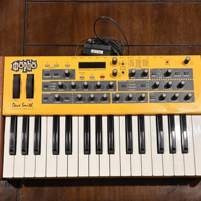 Dave Smith Instruments Mopho 32-Key Monophonic Synthesizer 2011 - 2016 - Yellow with Wood Sides