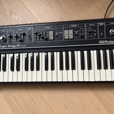 Roland RS-09 44-Key Organ / String Synthesizer + original Roland suitcase