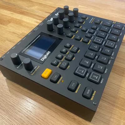 Elektron Digitakt Eight-Voice Digital Drum Computer/Sampler
