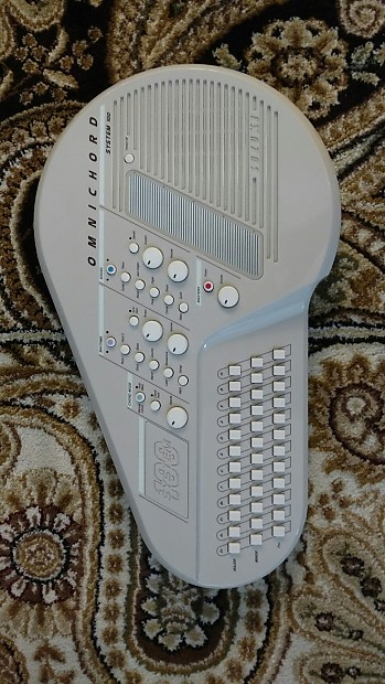 Suzuki Omnichord OM 100 Synthesizer w Case