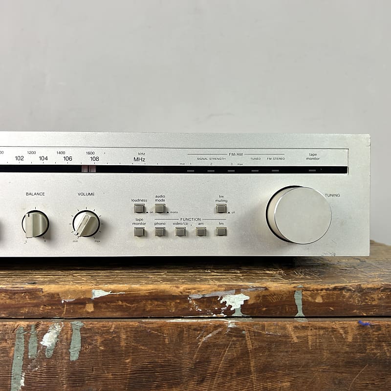 Harman Kardon HK385i Ultra Wideband Linear Phase Stereo Harman Kardon HK385i Ultra Wideband Linear Phase Stereo