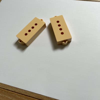 Fender Precision Bass Pickup Covers Vintage / Creme - 2025 image 3