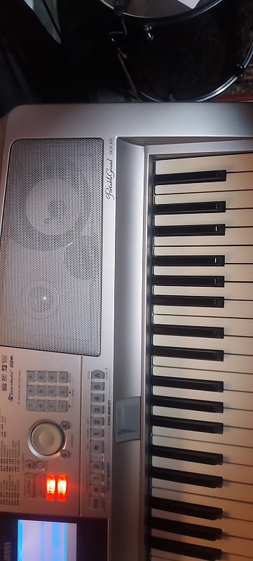 Yamaha Portable Grand DGX-305 76 key digital piano - Silver | Reverb