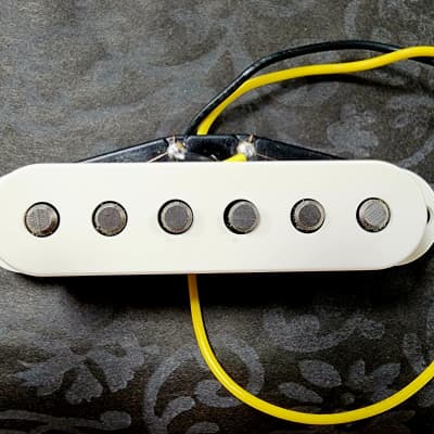 Fender USA Strat PICKUPS #016730 2 pickups , 80s, reads 6.20 and