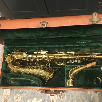 THE MARTIN ALTO 1953 SAXOPHONE ORG LAC 2 DIE 4 PAT. NUMS BELOW SN. PLAYS WELL TEC SERV. ORG SAX CASE image 2