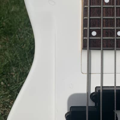Charvel Eliminator Fusion IV 1990 White 4 String Bass MIJ image 3