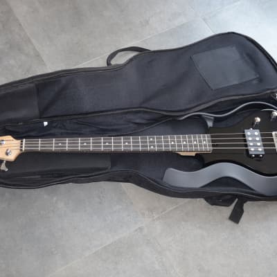 VOX Starstream Bass black*fine medium scale instrument=perfect for the guitar player or the bass lady! Sounds/plays/looks/feels great!Comes with a  quality gigbag*very lightweight 2.9kg*rare model*brand new* image 10