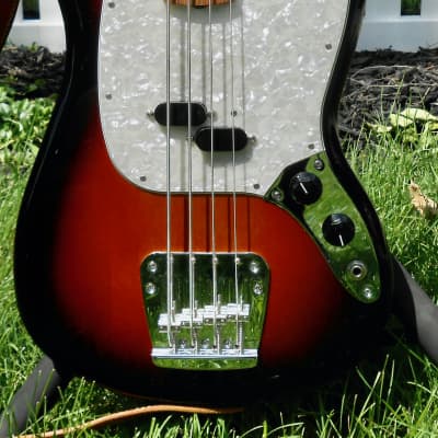 Fender Vintera '60s Mustang Bass 2019 - Present - 3-Color Sunburst image 5