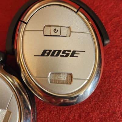 Bose Quiet Comfort 3 Acoustic Noise Cancelling Bluetooth Headphones - Original Box image 4