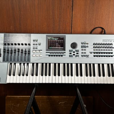 Yamaha MOTIF XS6 Music Production Synthesizer Workstation Keyboard w/ case