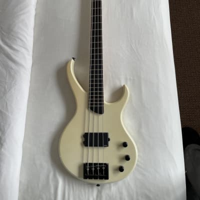 Kramer Disciple D-1 White/off-white 4 string bass for sale