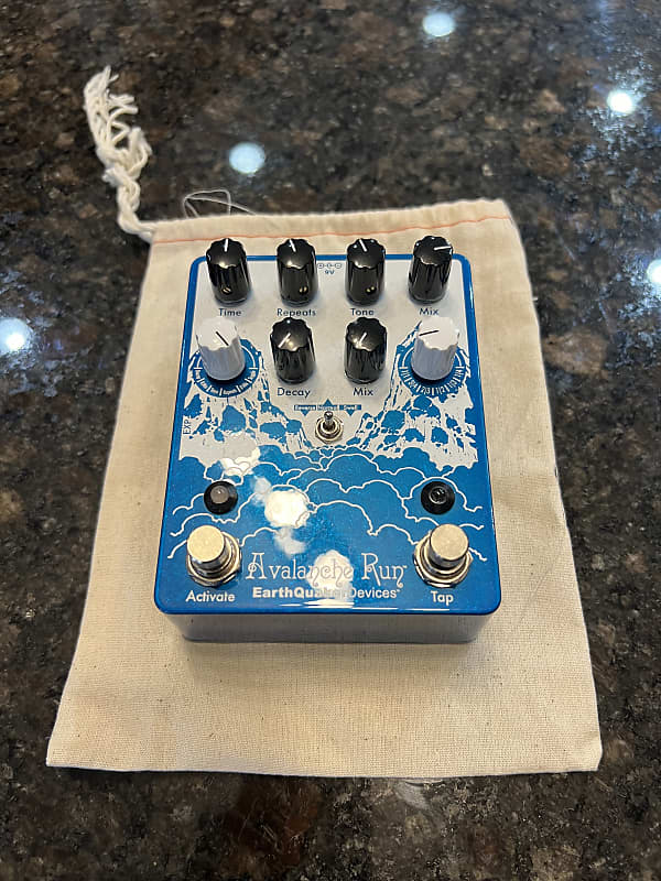 EarthQuaker Devices Avalanche Run Stereo Reverb & Delay with