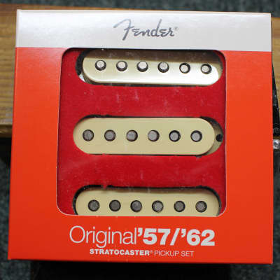 Fender 099-2117-000 Pure Vintage Original '57 / '62 Stratocaster