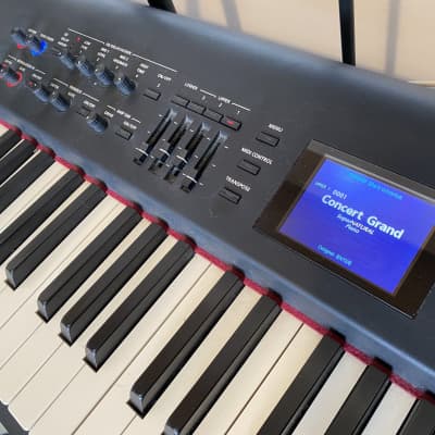 Roland RD-800 88-Key Digital Stage Piano 2016