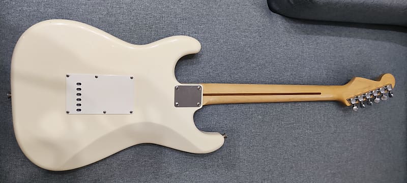Amazon | Fender Squier 24インチ ショートスケールストラット
