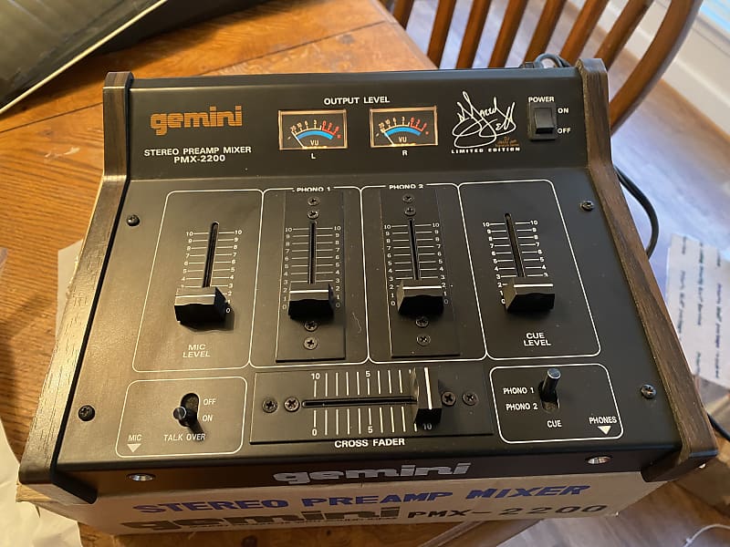 Gemini PMX-2200 DJ Jazzy Jeff Black/Wood Grain Ends