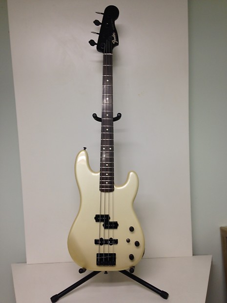 Fender jazz bass duff mckagan hot sale