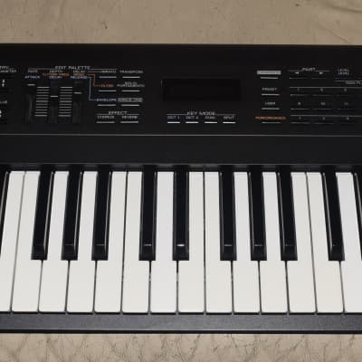 Roland JV-50 61-Key Expandable Synthesizer 1992 - 1994 - Black