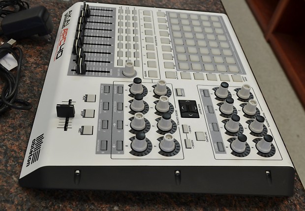 Akai Pro APC40 DJ Controller White Edition