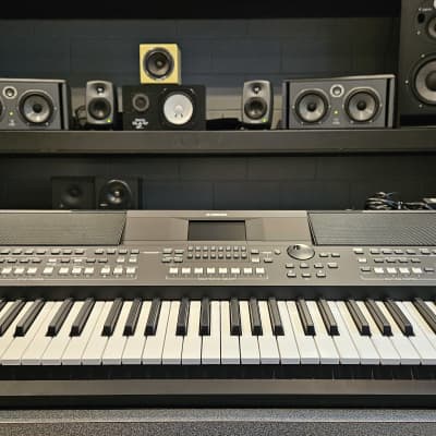 Yamaha PSR-SX600 61-Key Digital Workstation (Demo)
