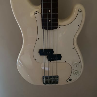 Fender Standard Precision Bass Made in Mexico Cream/White