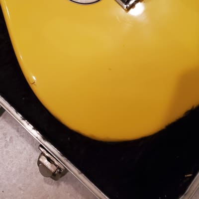 Fender  Tom Delonge signature series Stratocaster with Hardshell case 2002 Graffiti Yellow image 14