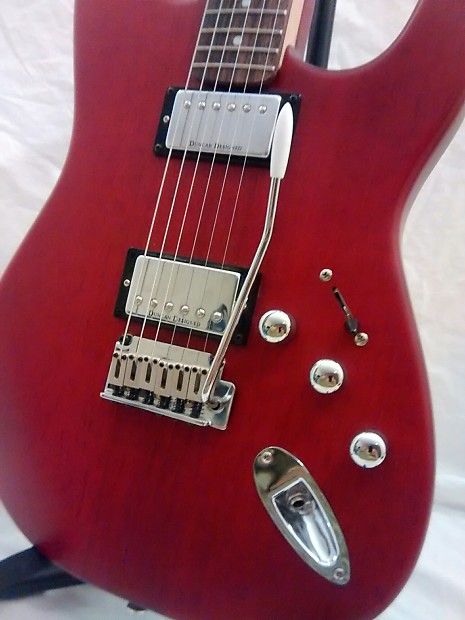 Fender Squier Double Fat HH Stratocaster Satin Trans Crimson Fender Squier Double Fat HH Stratocaster Satin Trans Crimson