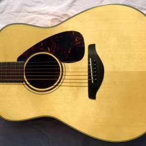 Yamaha FG750S Solid Sitka Spruce Top / Sycamore Bottom