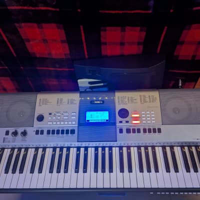 Yamaha PSR-E413 2008 - Silver