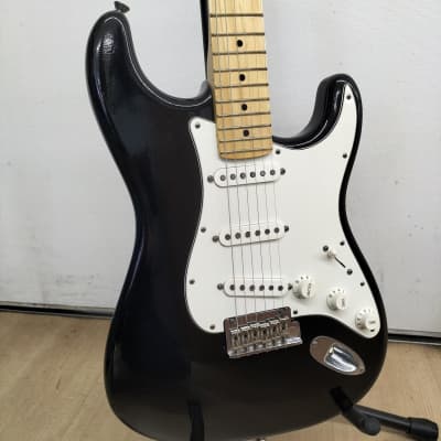 Fender American Standard Stratocaster with Maple Fretboard 2008 Black image 3